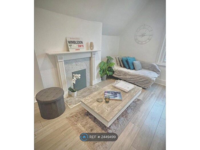 2 Bedroom Flat To Rent In Wimbledon, London, SW19