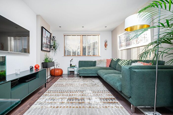 1 Bedroom Flat For Sale In Craven Park, Harlesden, NW10