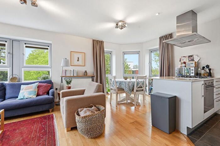 2 Bedroom Flat For Sale In Chapel Court, Rosedene Terrace, Leyton, E10
