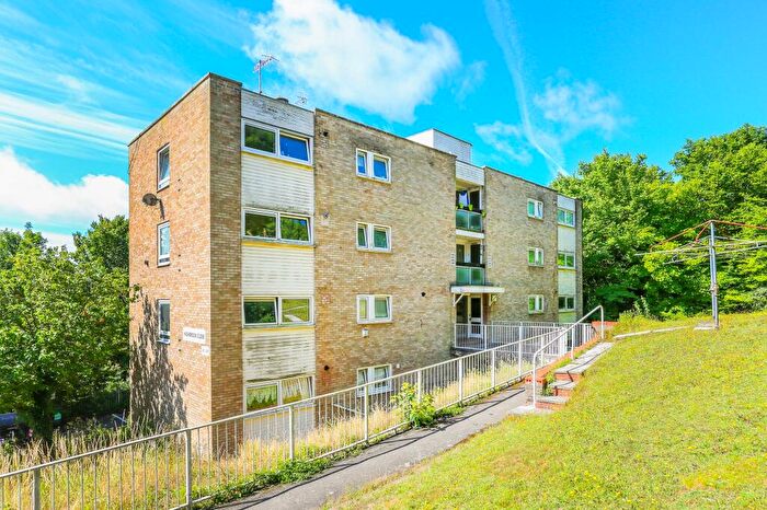 3 Bedroom Flat To Rent In Highbrook Close, Brighton, BN2