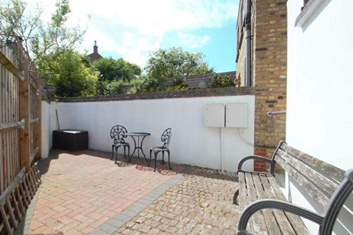 Studio To Rent In Bisham Gardens, Highgate, N6