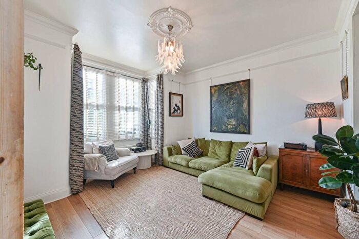 4 Bedroom End Of Terrace House For Sale In Dunstans Road, East Dulwich, London, SE22