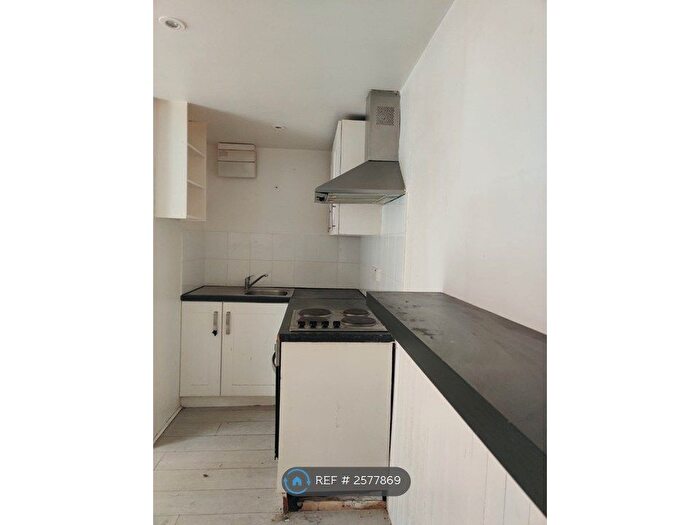 Studio To Rent In Green Lanes, London, N16