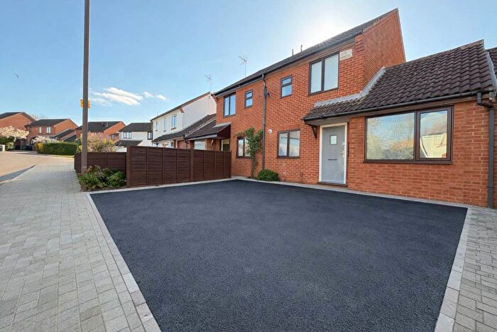 3 Bedroom Semi Detached House For Sale In Taunton Deane, Emerson Valley, MK4