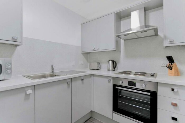 3 Bedroom Flat To Rent In Crighton Place, Leith, Edinburgh, EH7