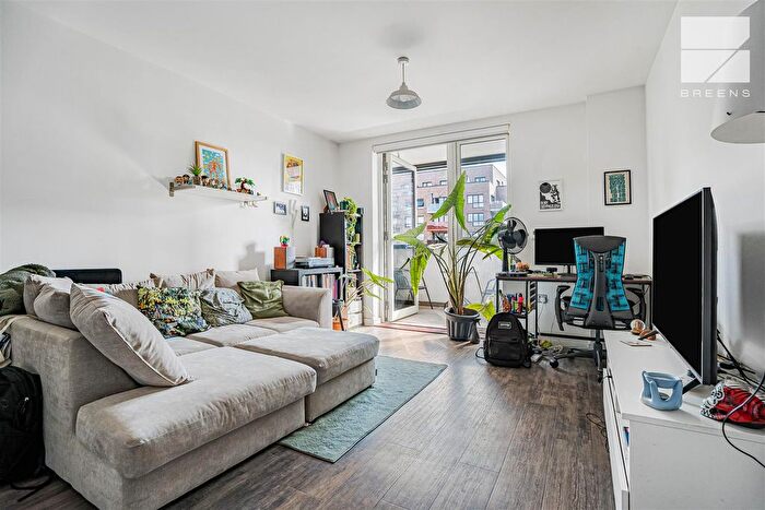 1 Bedroom Flat For Sale In Clarkson Crescent, London, E17