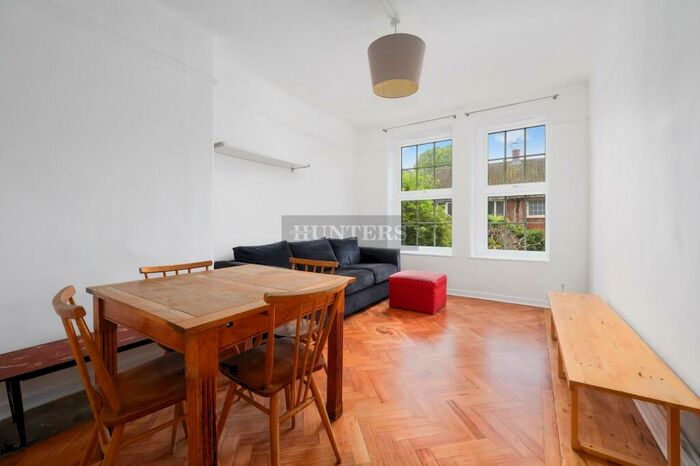 3 Bedroom Apartment To Rent In Dron House, Adelina Grove, London, E1