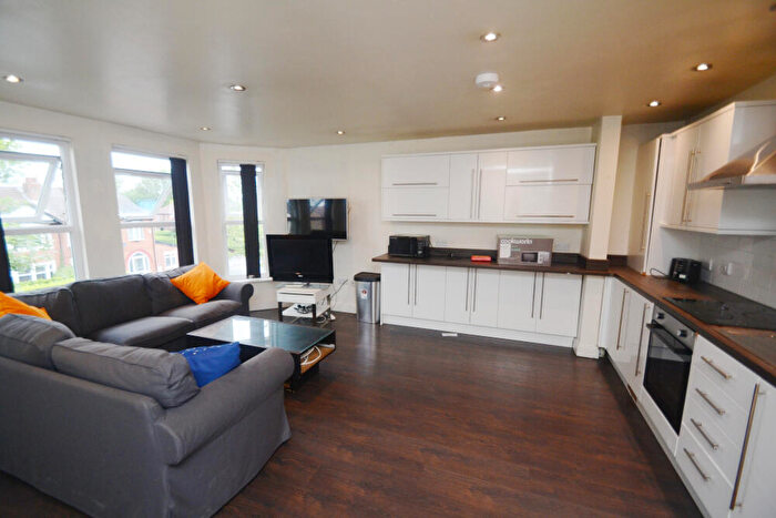 5 Bedroom Flat To Rent In Wellington Road, Fallowfield, Manchester, M14