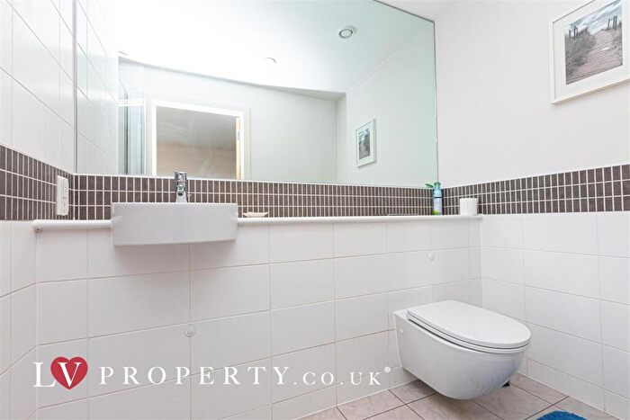 2 Bedroom Apartment To Rent In Canal Wharf Apartments, B1