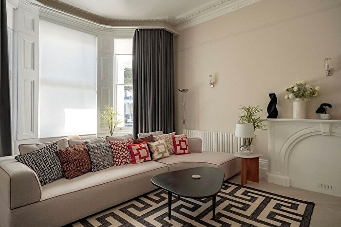 4 Bedroom Flat To Rent In Southwell Gardens, South Kensington, SW7