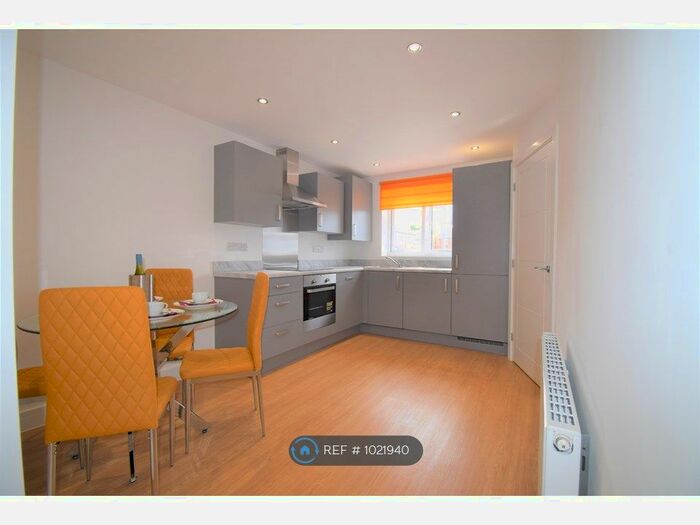 2 Bedroom Semi-Detached House To Rent In Crown Drive, Doncaster, DN4