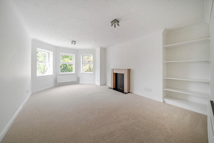 2 Bedroom Flat For Sale In Hale Place, Farnham, GU9
