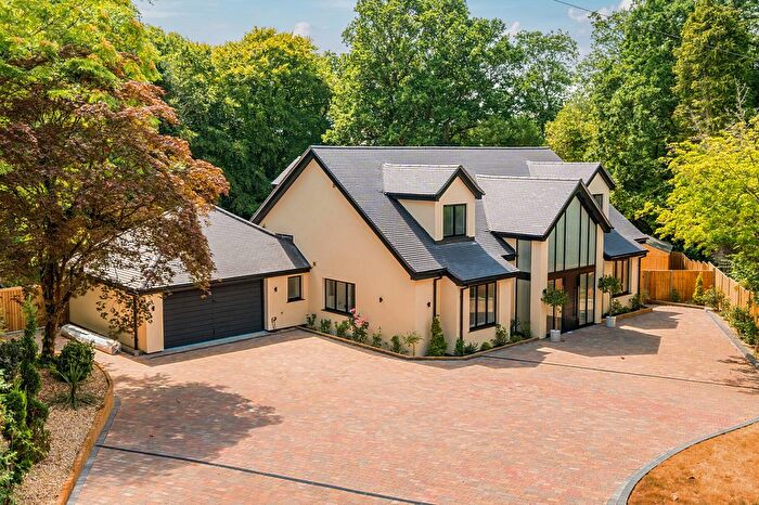 4 Bedroom Detached House For Sale In The Paddock, Haslemere, GU27