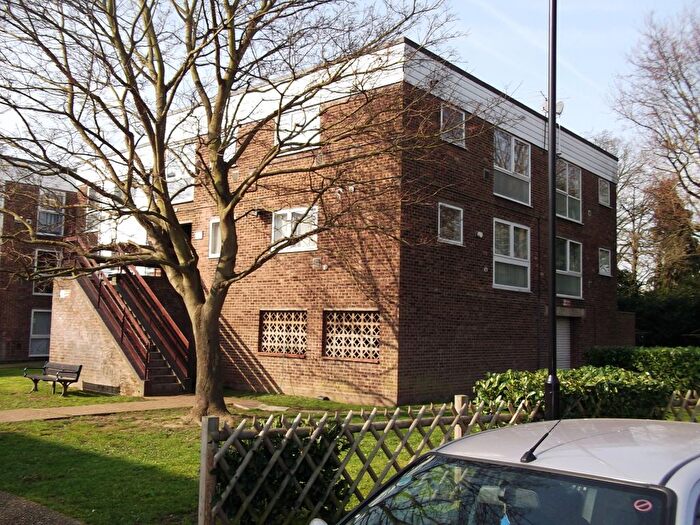 2 Bedroom Flat To Rent In Pine Tree Close, Cranford Hounslow, TW5