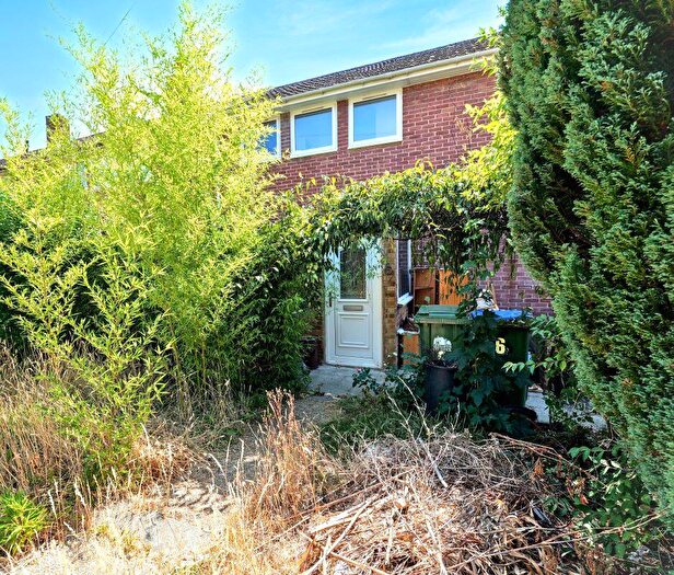 2 Bedroom Terraced House For Sale In Selborne Walk, Southampton, SO18