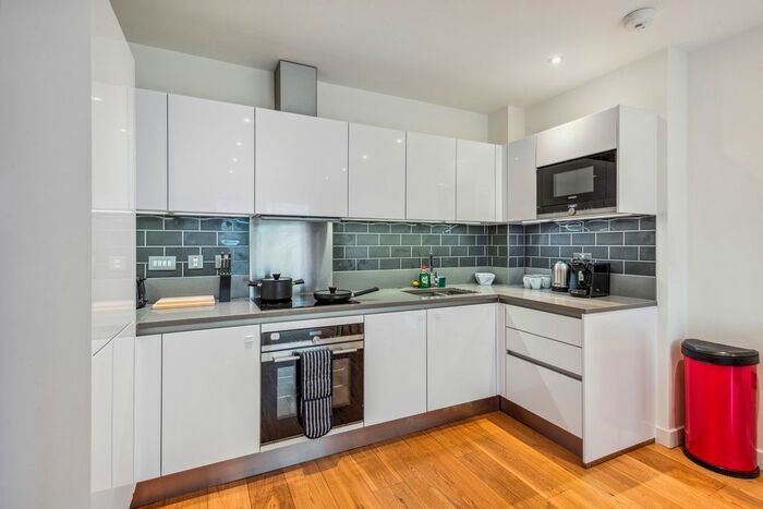 2 Bedroom Flat To Rent In East Parkside, Greenwich, SE10