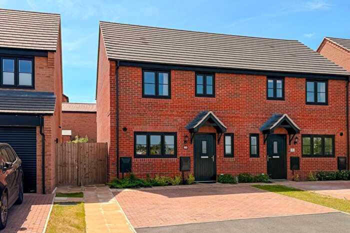 3 Bedroom Semi-Detached House For Sale In Pinkney Gardens, Hadleigh, IP7