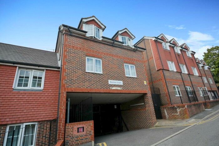 2 Bedroom Flat To Rent In Hospital Hill, Chesham, HP5