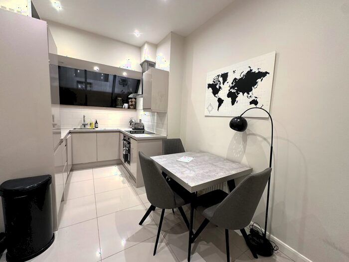 2 Bedroom Mews To Rent In Stoke Newington High Street, London, N16