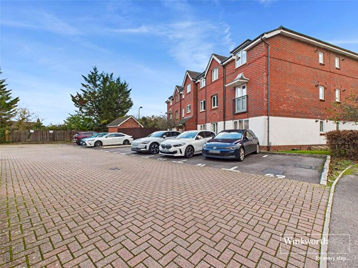 2 Bedroom Flat To Rent In Benham Drive, Spencers Wood, Reading, Berkshire, RG7