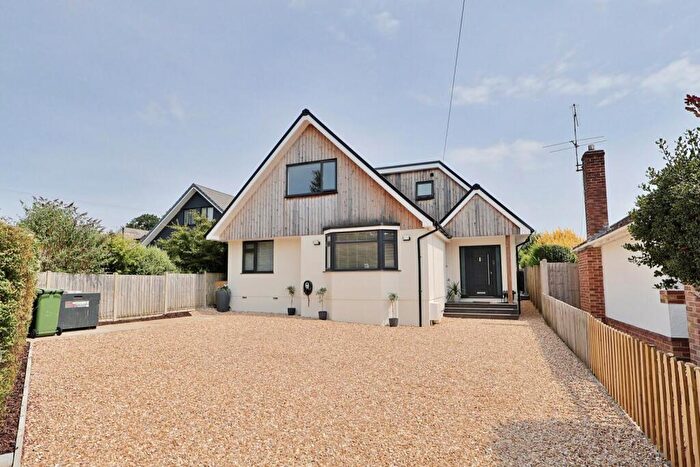 4 Bedroom Detached House For Sale In Northbrook Road, Broadstone, BH18