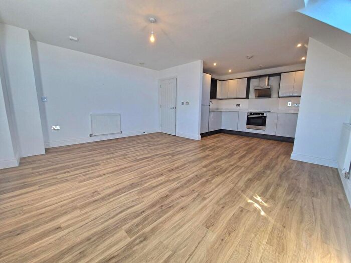 1 Bedroom Flat To Rent In Kensington Court, Luton, LU1