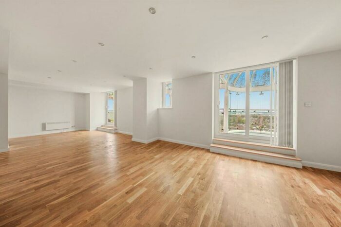 2 Bedroom Duplex To Rent In Sydney Road, Enfield Town, EN2