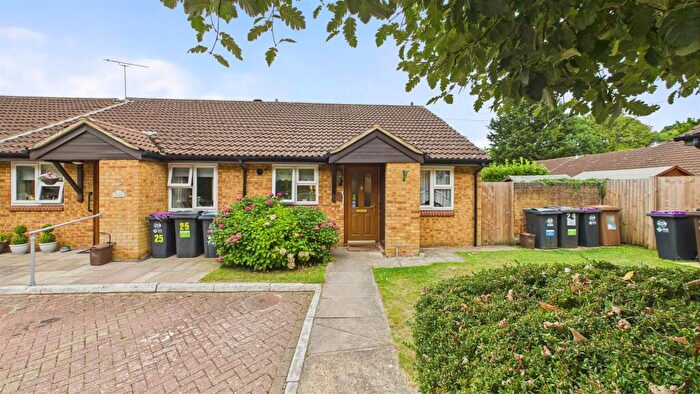 2 Bedroom Bungalow For Sale In Braziers Field, Hertford, SG13