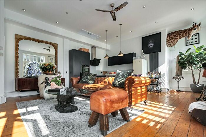 3 Bedroom End Of Terrace House To Rent In Carrara Mews, Dalston Lane, London, E8