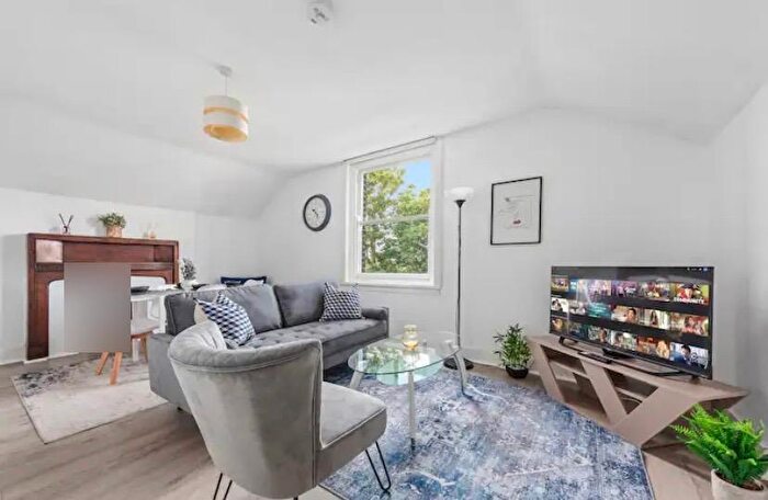 3 Bedroom Apartment To Rent In Dartmouth Park Hill, London, NW5