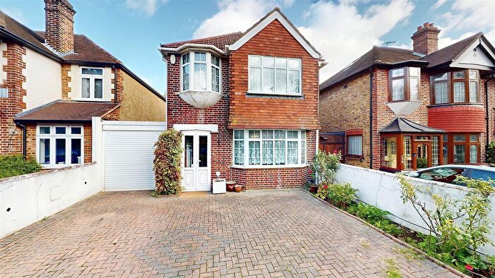 3 Bedroom Detached House For Sale In Bath Road, Hounslow, TW3