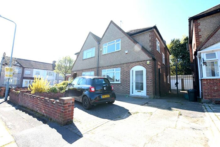 3 Bedroom Semi-Detached House To Rent In Jefferson Close, Ilford, IG2
