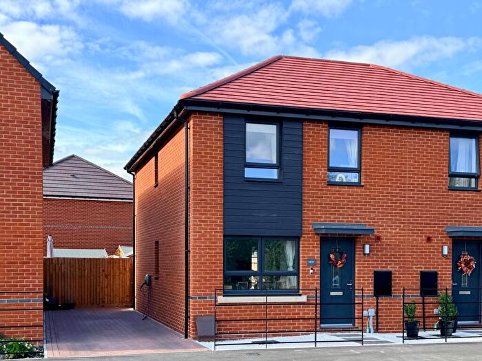 3 Bedroom Semi-Detached House For Sale In Corn Lane, Grove, OX12