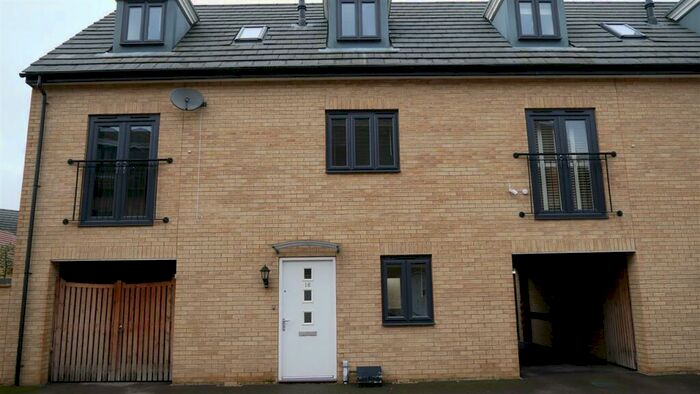 4 Bedroom Semi-Detached House To Rent In Goldcrest Road, St Ives, PE27