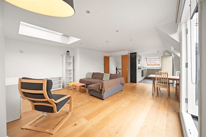 2 Bedroom Flat To Rent In Canfield Gardens, South Hampstead, NW6