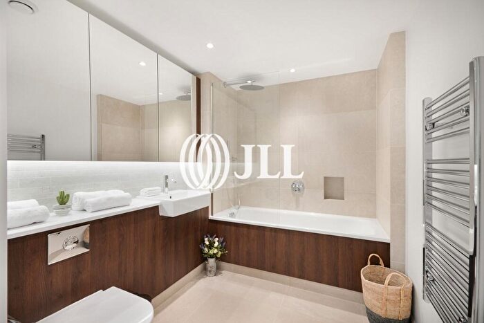 1 Bedroom Flat To Rent In Landmark Pinnacle, Marsh Wall, E14
