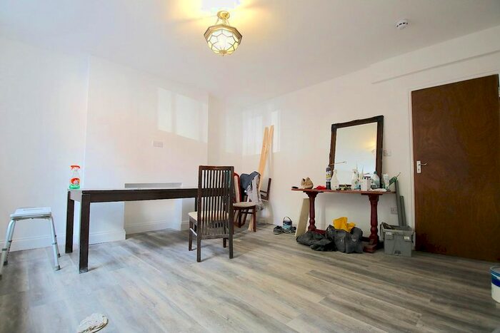 2 Bedroom Flat To Rent In Settles Street, London, E1