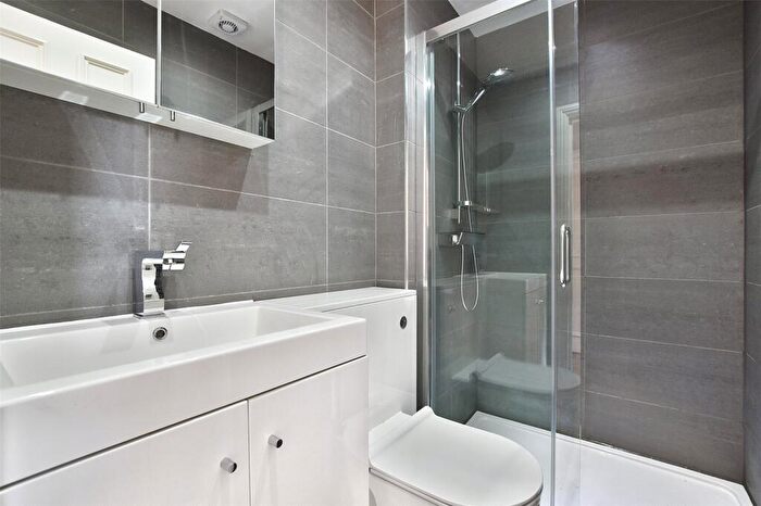 1 Bedroom Terraced House To Rent In Amhurst Road, London, E8