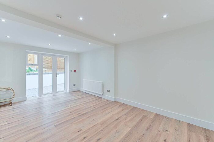 6 Bedroom Detached House For Sale In Kingslyn Crescent, Crystal Palace, London, SE19