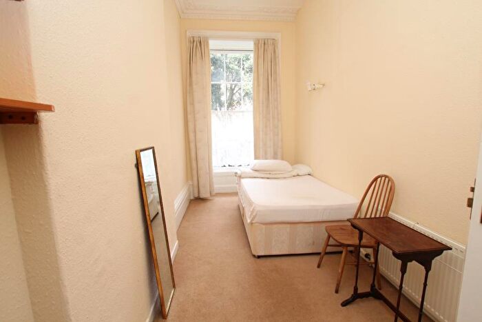 2 Bedroom Flat To Rent In Caledonia Place - Clifton Village, BS8