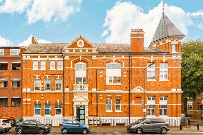 2 Bedroom Flat For Sale In Amhurst Road, Stoke Newington, N16