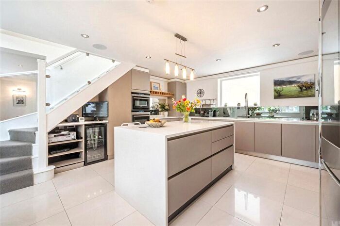 4 Bedroom Mews To Rent In Cobham Mews, Agar Grove, NW1