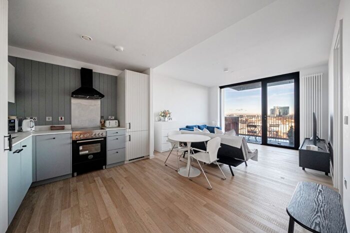 1 Bedroom Flat For Sale In Hollandbury House, Brent Way, TW8