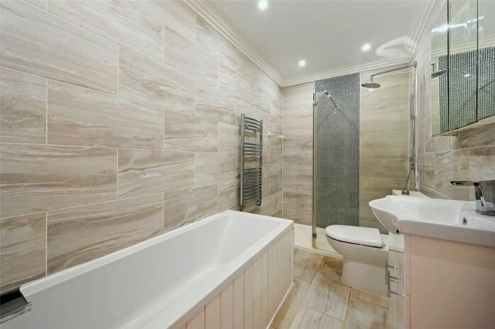 2 Bedroom Flat To Rent In Adelaide Grove, London, W12