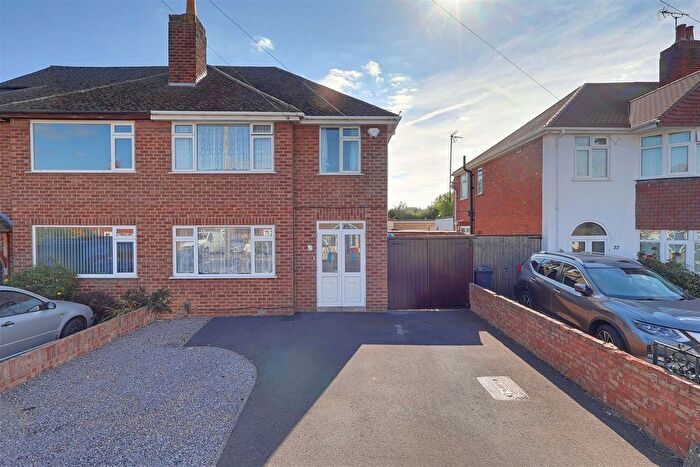 3 Bedroom Semi-detached House For Sale In Dinglewell, Hucclecote, Gloucester, GL3