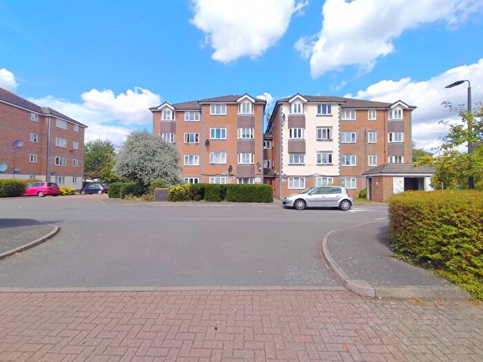 1 Bedroom Flat For Sale In Tennyson Close, Enfield, EN3