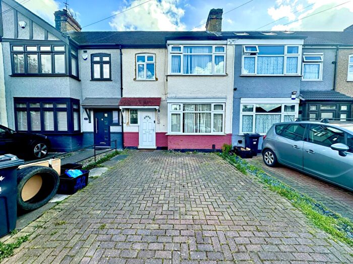 3 Bedroom House To Rent In Craven Gardens, Ilford, IG6