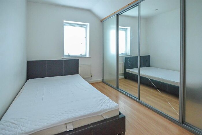 2 Bedroom Flat For Sale In Coptfold Road, Brentwood, CM14