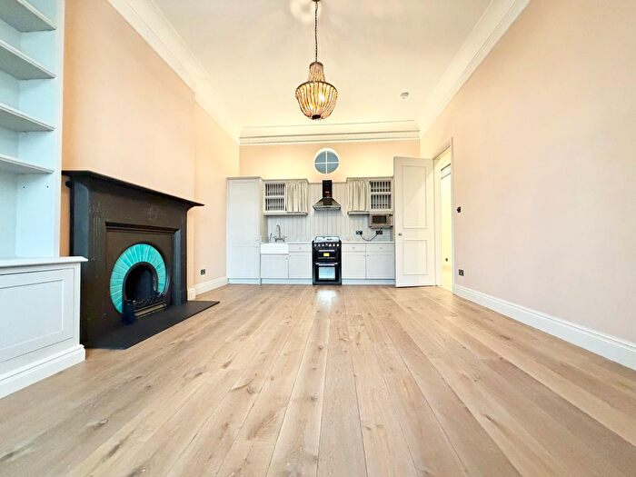 2 Bedroom Flat To Rent In Sussex Gardens, London, W2