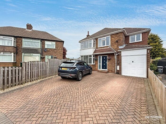 4 Bedroom Detached House For Sale In Ullswater Close, Dewsbury, WF12